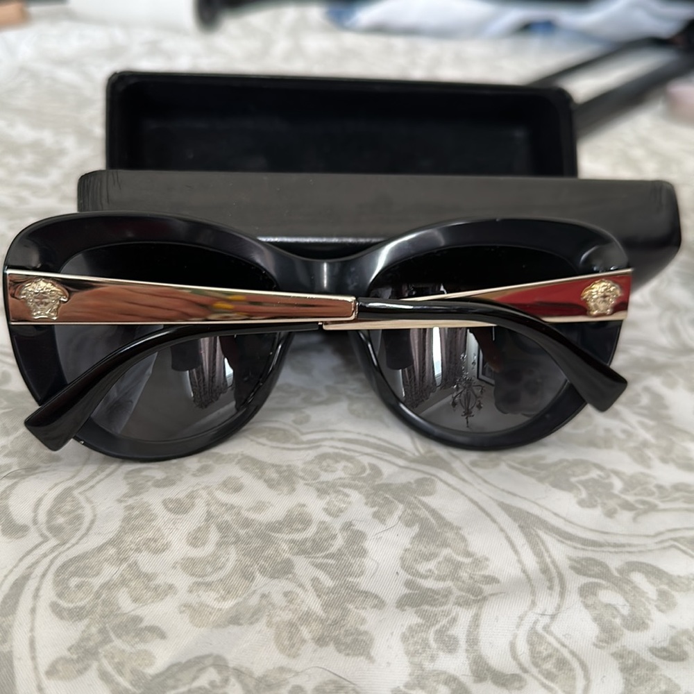 Versace sunglasses - Picture 3 of 7